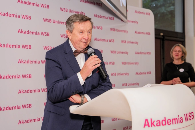 Zdjęcie nr 15 z galerii   Inauguracja Roku Akademickiego 2025/2026 Uniwersytetu Trzeciego Wieku Akademii WSB w Dąbrowie Górniczej 