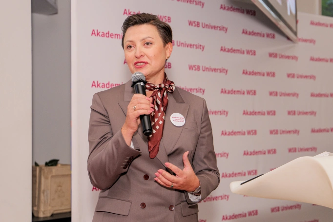 Zdjęcie nr 13 z galerii   Inauguracja Roku Akademickiego 2025/2026 Uniwersytetu Trzeciego Wieku Akademii WSB w Dąbrowie Górniczej 
