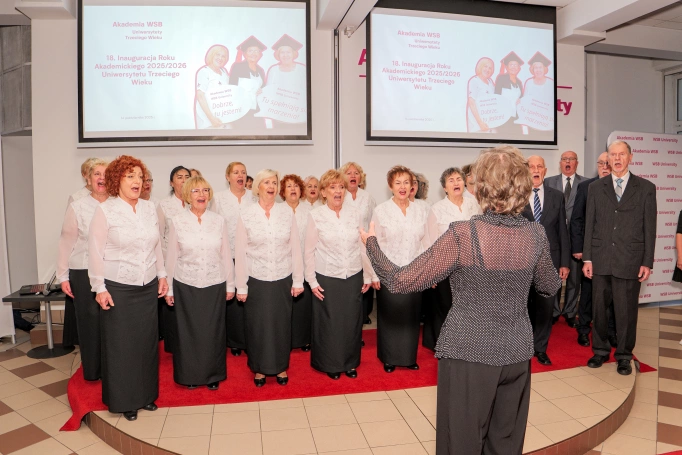 Zdjęcie nr 23 z galerii   Inauguracja Roku Akademickiego 2025/2026 Uniwersytetu Trzeciego Wieku Akademii WSB w Dąbrowie Górniczej 