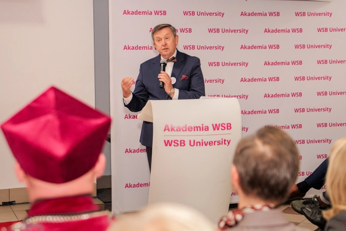 Zdjęcie nr 14 z galerii   Inauguracja Roku Akademickiego 2025/2026 Uniwersytetu Trzeciego Wieku Akademii WSB w Dąbrowie Górniczej 