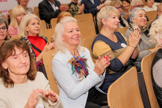 Zdjęcie nr 22 z galerii   Inauguracja Roku Akademickiego 2025/2026 Uniwersytetu Trzeciego Wieku Akademii WSB w Dąbrowie Górniczej 