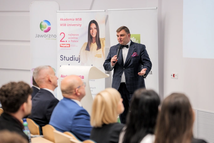 Zdjęcie nr 3 z galerii Rozmowy o przyszłości rynku pracy w Akademii WSB 