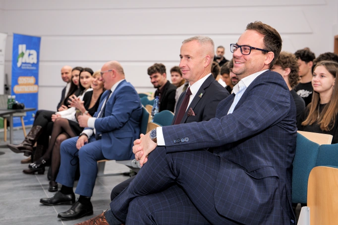 Zdjęcie nr 8 z galerii Rozmowy o przyszłości rynku pracy w Akademii WSB 