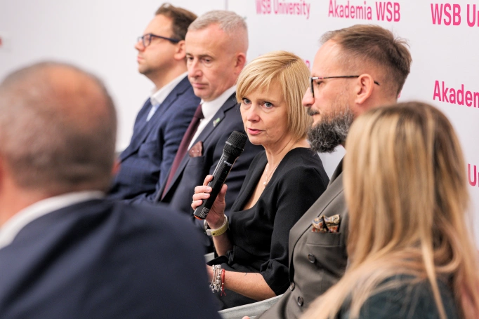 Zdjęcie nr 25 z galerii Rozmowy o przyszłości rynku pracy w Akademii WSB 