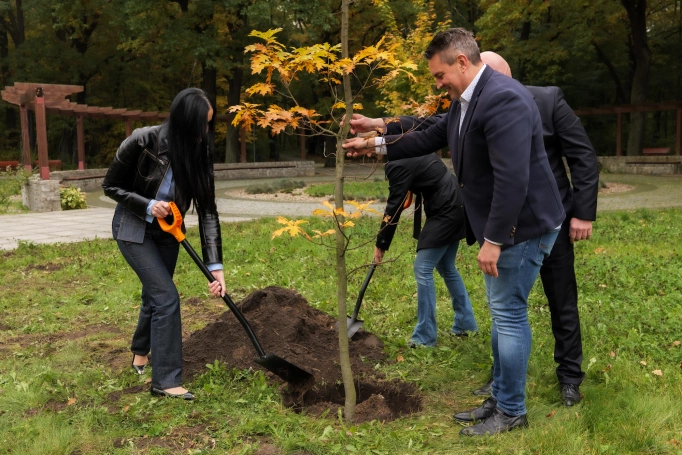 Zdjęcie nr 10 z galerii Sadzenie Dębu w Dąbrowie Górnicze