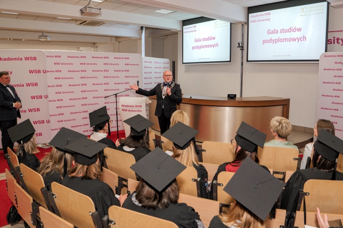 Zdjęcie nr 4 z galerii Gala Akademicka Studiów Podyplomowych Akademii WSB 