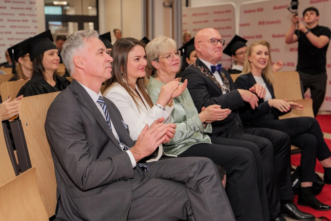 Zdjęcie nr 8 z galerii Gala Akademicka Studiów Podyplomowych Akademii WSB 