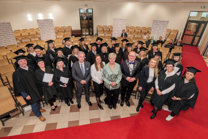 Zdjęcie nr 1 z galerii Gala Akademicka Studiów Podyplomowych Akademii WSB 