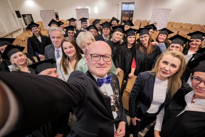 Zdjęcie nr 63 z galerii Gala Akademicka Studiów Podyplomowych Akademii WSB 