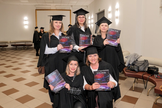 Zdjęcie nr 2 z galerii Gala Akademicka Studiów Podyplomowych Akademii WSB 