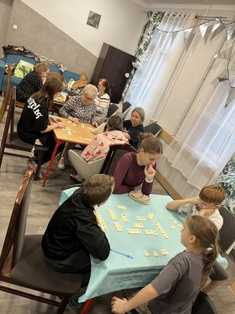 Zdjęcie nr 14 z galerii Rummikub łączy pokolenia – gra, która buduje mosty między ludźmi