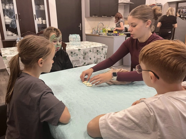 Zdjęcie nr 5 z galerii Rummikub łączy pokolenia – gra, która buduje mosty między ludźmi