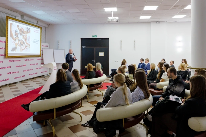 Zdjęcie nr 4 z galerii Akademia WSB wspiera najzdolniejszych studentów w rozwoju naukowym i zawodowym