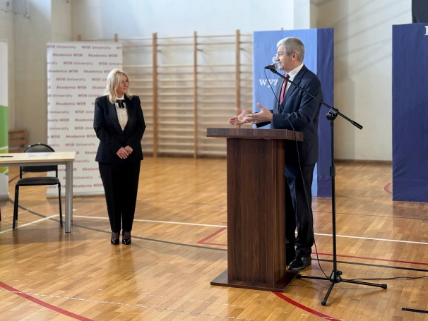 Zdjęcie nr 4 z galerii Akademia WSB obejmuje patronatem klasę z autorskim programem „Kompas Rozwoju”