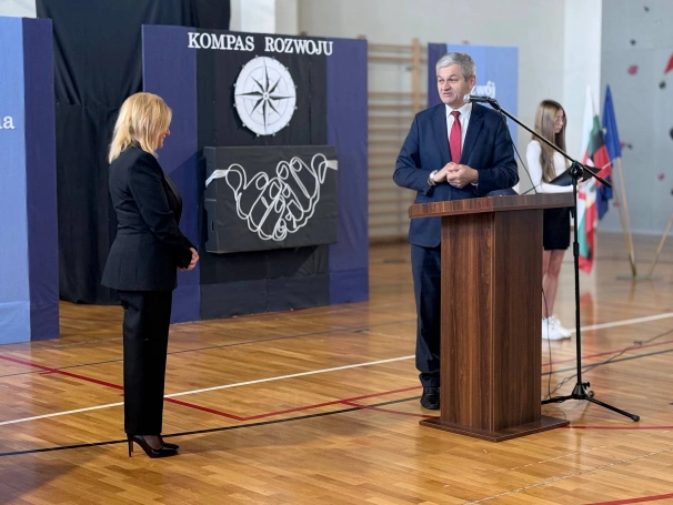 Zdjęcie nr 5 z galerii Akademia WSB obejmuje patronatem klasę z autorskim programem „Kompas Rozwoju”