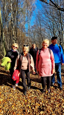 Zdjęcie nr 12 z galerii Spacer ze Zbyszkiem - 6.11.2025