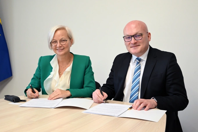 Zdjęcie nr 1 z galerii Nowe partnerstwo na rzecz edukacji – I LO w Chrzanowie dołącza do społeczności szkół współpracujących z Akademią WSB