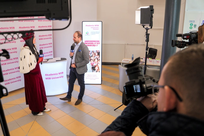 Zdjęcie nr 61 z galerii Ruszył Jaworznicki Uniwersytet Dziecięcy Akademii WSB! 