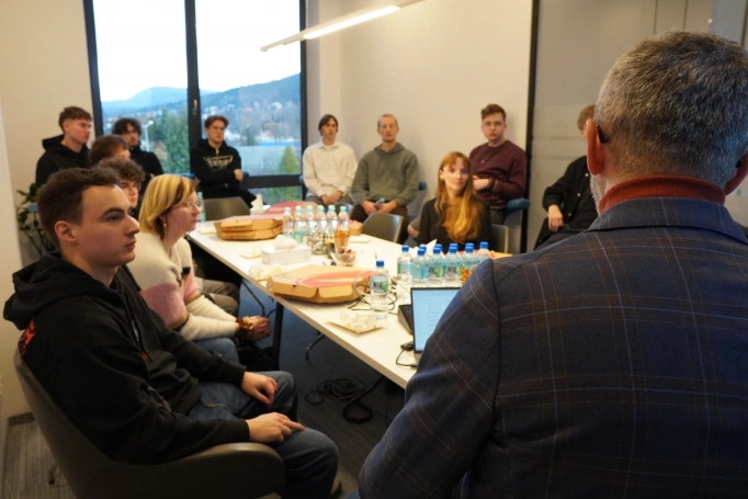 Zdjęcie nr 2 z galerii Wizyta studyjna studentów Akademii WSB w firmie Infonet Projekt