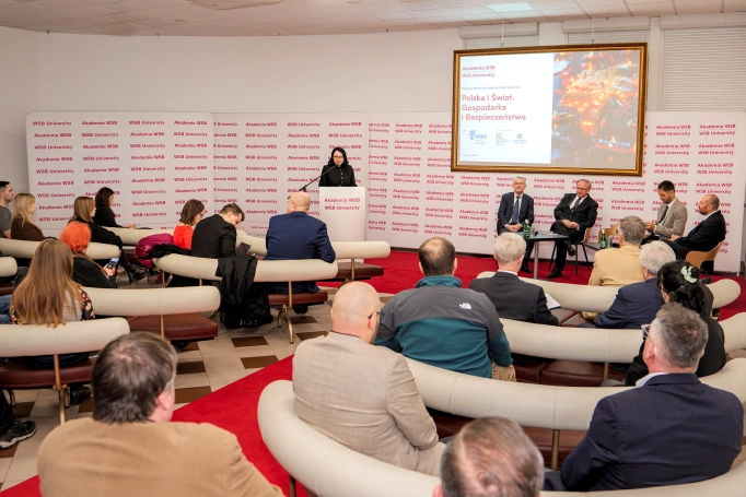 Zdjęcie nr 7 z galerii Międzynarodowa Konferencja Naukowa „Polska i Świat. Gospodarka i Bezpieczeństwo"