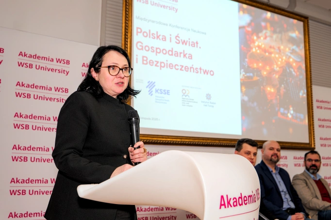 Zdjęcie nr 8 z galerii Międzynarodowa Konferencja Naukowa „Polska i Świat. Gospodarka i Bezpieczeństwo"