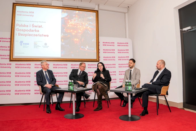 Zdjęcie nr 9 z galerii Międzynarodowa Konferencja Naukowa „Polska i Świat. Gospodarka i Bezpieczeństwo"