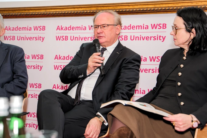 Zdjęcie nr 11 z galerii Międzynarodowa Konferencja Naukowa „Polska i Świat. Gospodarka i Bezpieczeństwo"