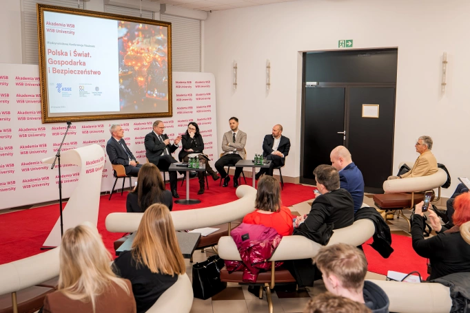 Zdjęcie nr 12 z galerii Międzynarodowa Konferencja Naukowa „Polska i Świat. Gospodarka i Bezpieczeństwo"