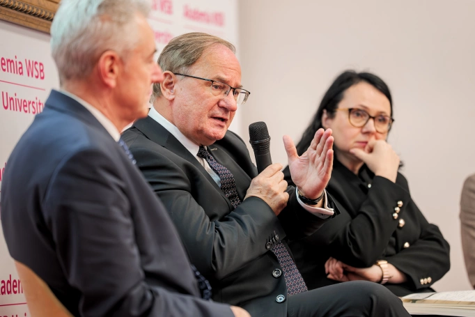 Zdjęcie nr 13 z galerii Międzynarodowa Konferencja Naukowa „Polska i Świat. Gospodarka i Bezpieczeństwo"