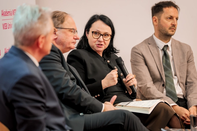 Zdjęcie nr 17 z galerii Międzynarodowa Konferencja Naukowa „Polska i Świat. Gospodarka i Bezpieczeństwo"