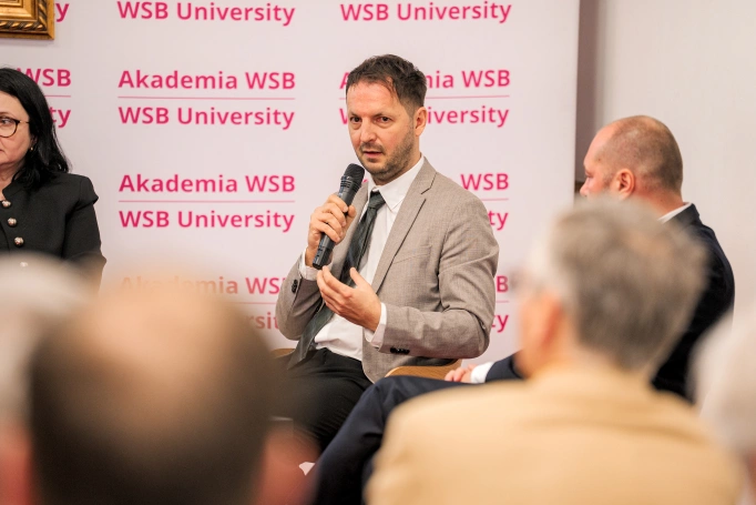 Zdjęcie nr 23 z galerii Międzynarodowa Konferencja Naukowa „Polska i Świat. Gospodarka i Bezpieczeństwo"