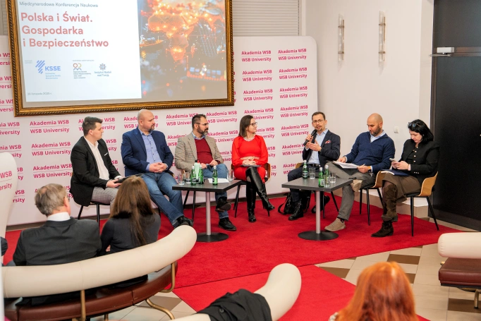 Zdjęcie nr 30 z galerii Międzynarodowa Konferencja Naukowa „Polska i Świat. Gospodarka i Bezpieczeństwo"