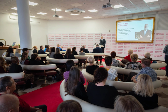 Zdjęcie nr 7 z galerii Jak mówić o złu i ludzkich wyborach? Spotkanie z Rafałem Grupińskim w Akademii WSB