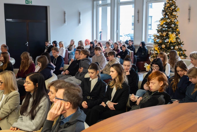 Zdjęcie nr 10 z galerii Jak mówić o złu i ludzkich wyborach? Spotkanie z Rafałem Grupińskim w Akademii WSB