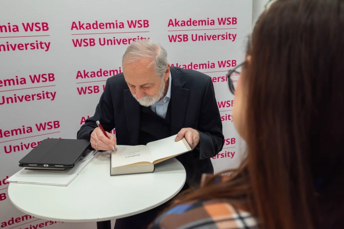 Zdjęcie nr 20 z galerii Jak mówić o złu i ludzkich wyborach? Spotkanie z Rafałem Grupińskim w Akademii WSB