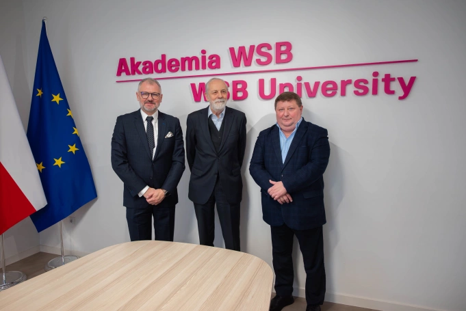 Zdjęcie nr 2 z galerii Jak mówić o złu i ludzkich wyborach? Spotkanie z Rafałem Grupińskim w Akademii WSB