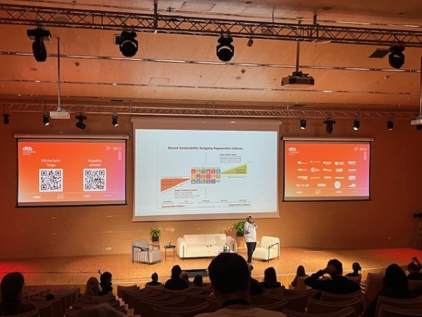 Zdjęcie nr 1 z galerii Zr&oacute;wnoważony design i przyw&oacute;dztwo &ndash; obecność dr Lubomiry Trojan na Sustainability Summit 2025