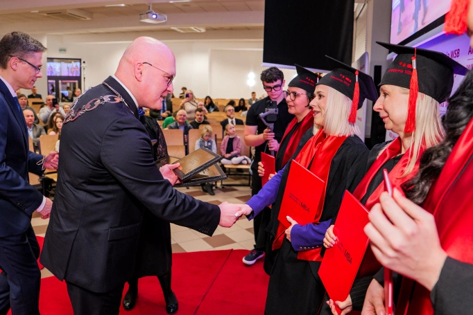 Zdjęcie nr 25 z galerii Gala Studi&oacute;w MBA Akademii WSB: kompetencje, kt&oacute;re kształtują lider&oacute;w