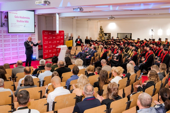 Zdjęcie nr 2 z galerii Gala Studi&oacute;w MBA Akademii WSB: kompetencje, kt&oacute;re kształtują lider&oacute;w