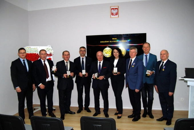 Zdjęcie nr 1 z galerii Ekspercka wiedza, konkretne rozwiązania. Wykładowcy AWSB wyr&oacute;żnieni