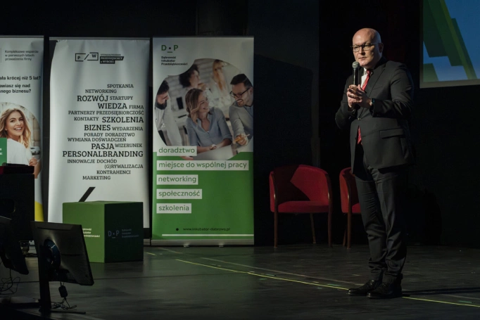 Zdjęcie nr 2 z galerii Akademia WSB wspiera młodych innowator&oacute;w