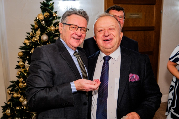 Zdjęcie nr 35 z galerii Wigilijne Spotkanie Uniwersytetu Trzeciego Wieku Akademii WSB!