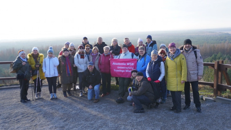 Zdjęcie nr 2 z galerii Przedświąteczne spotkanie z naturą &ndash; Słuchacze UTW na Pustyni Błędowskiej