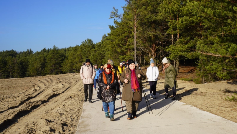 Zdjęcie nr 13 z galerii Przedświąteczne spotkanie z naturą &ndash; Słuchacze UTW na Pustyni Błędowskiej