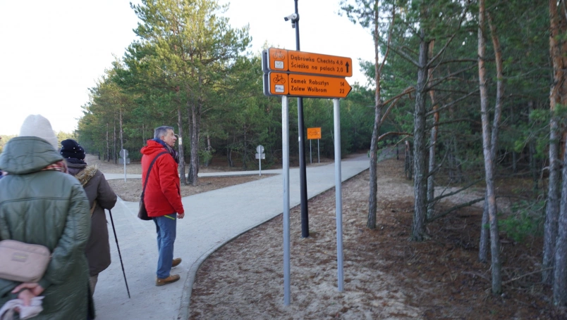 Zdjęcie nr 18 z galerii Przedświąteczne spotkanie z naturą &ndash; Słuchacze UTW na Pustyni Błędowskiej