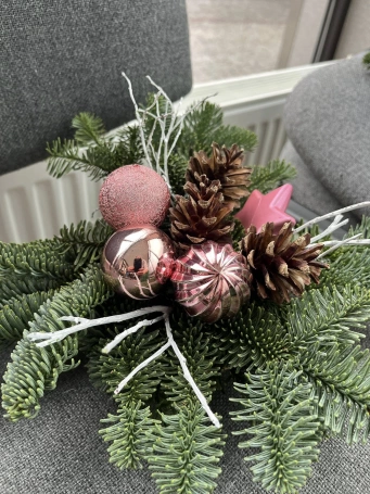 Zdjęcie nr 15 z galerii Świąteczna atmosfera UTW &ndash; warsztaty tworzenia bożonarodzeniowych stroik&oacute;w