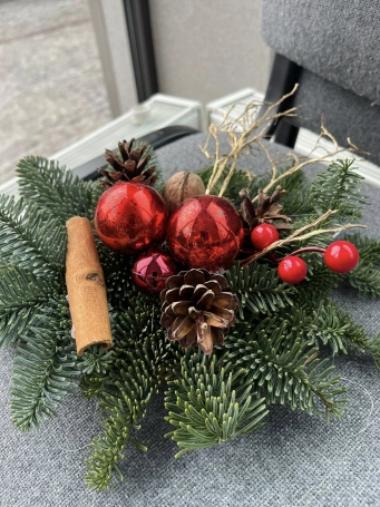 Zdjęcie nr 17 z galerii Świąteczna atmosfera UTW &ndash; warsztaty tworzenia bożonarodzeniowych stroik&oacute;w