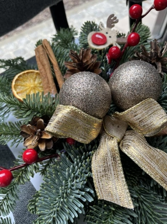 Zdjęcie nr 16 z galerii Świąteczna atmosfera UTW &ndash; warsztaty tworzenia bożonarodzeniowych stroik&oacute;w