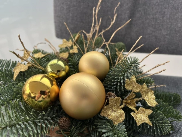 Zdjęcie nr 18 z galerii Świąteczna atmosfera UTW &ndash; warsztaty tworzenia bożonarodzeniowych stroik&oacute;w