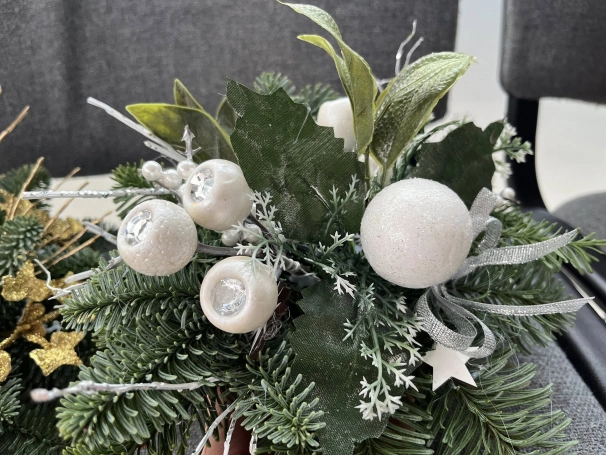 Zdjęcie nr 19 z galerii Świąteczna atmosfera UTW &ndash; warsztaty tworzenia bożonarodzeniowych stroik&oacute;w